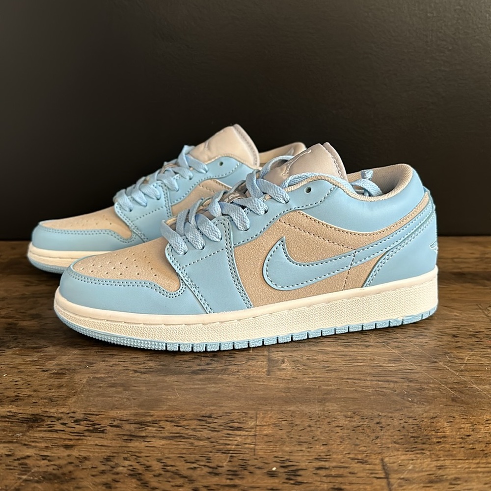 NIKE AIR JORDANS